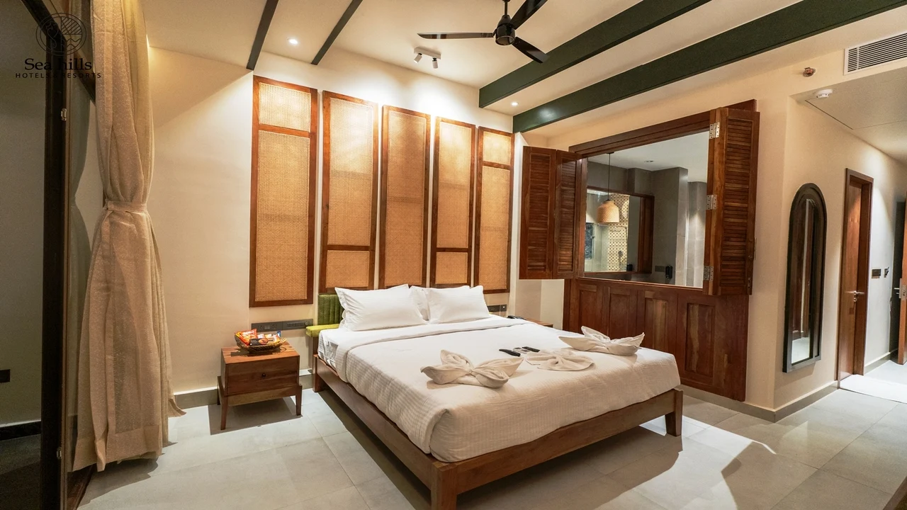 Sea Hills Resort  bathtub room .webp